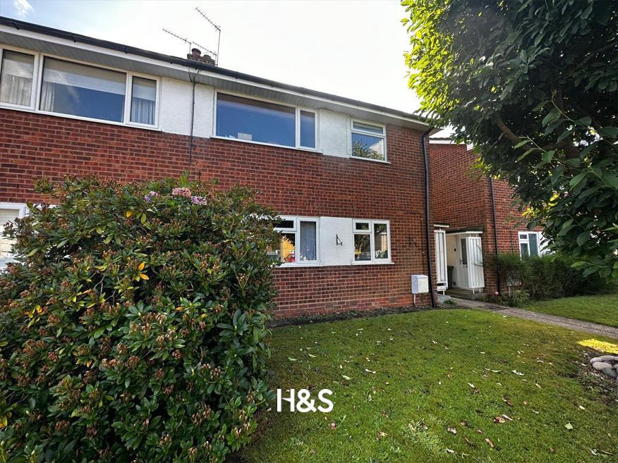 2 bed House (unspecified) for rent in Knowle. From Senate Property Services - Knowle