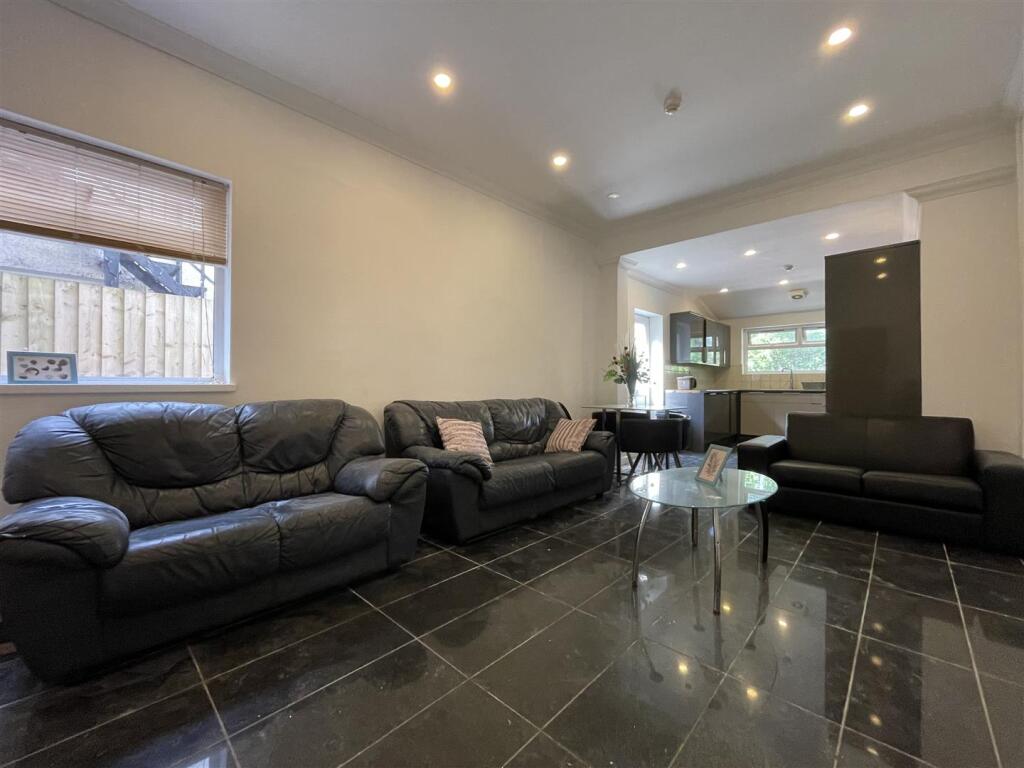 7 bed Mid Terraced House for rent in Cardiff. From JNR properties - Cardiff