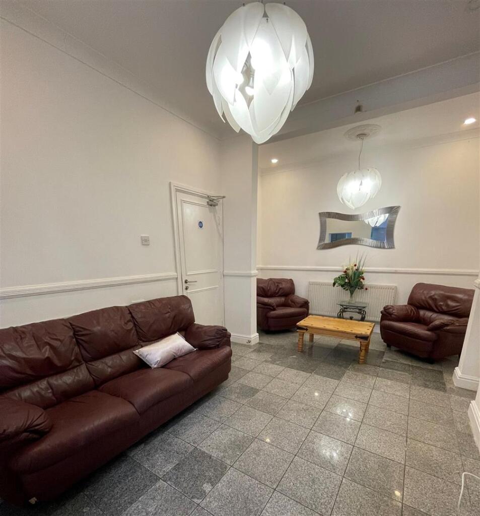 7 bed Mid Terraced House for rent in Cardiff. From JNR properties - Cardiff 7 bed Mid Terraced House for rent in Cardiff. From JNR properties - Cardiff