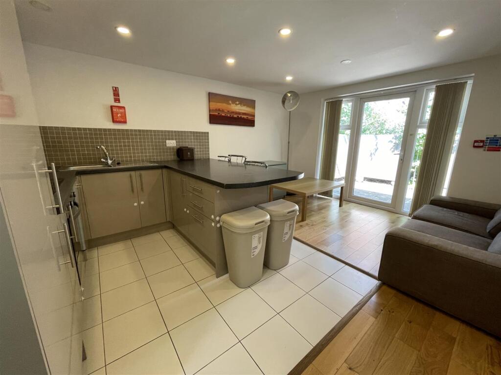 2 bed Apartment for rent in Cardiff. From JNR properties - Cardiff