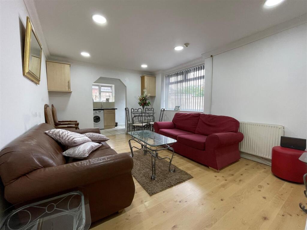 2 bed Apartment for rent in Cardiff. From JNR properties - Cardiff