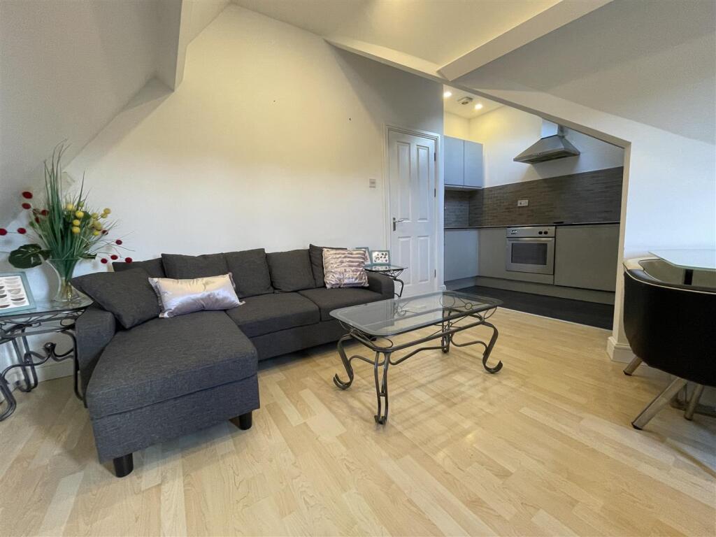 1 bed Apartment for rent in Cardiff. From JNR properties - Cardiff