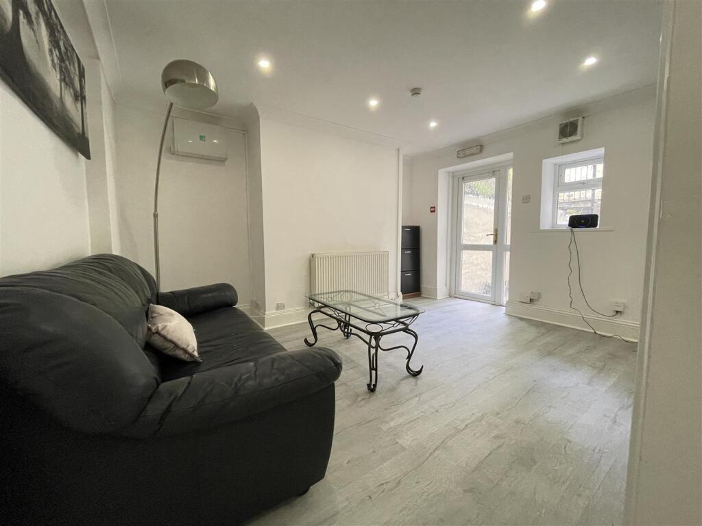 1 bed Apartment for rent in Cardiff. From JNR properties - Cardiff