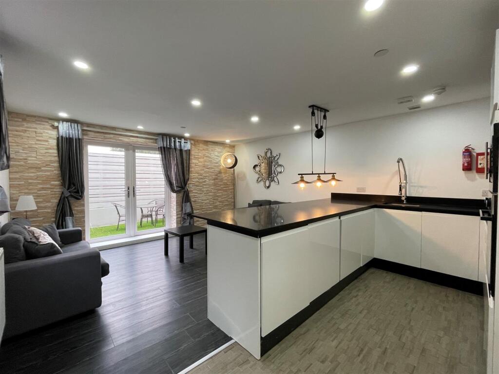 2 bed Apartment for rent in Cardiff. From JNR properties - Cardiff