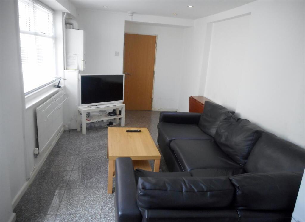 5 bed Mid Terraced House for rent in Cardiff. From JNR properties - Cardiff 5 bed Mid Terraced House for rent in Cardiff. From JNR properties - Cardiff