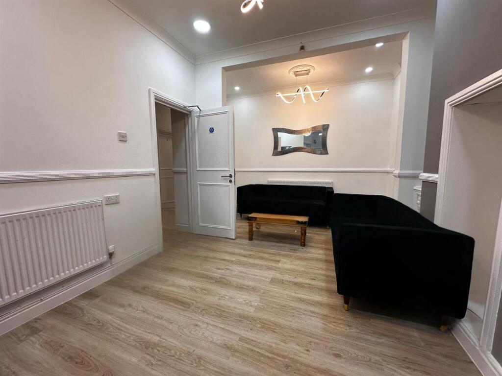 7 bed Mid Terraced House for rent in Cardiff. From JNR properties - Cardiff 7 bed Mid Terraced House for rent in Cardiff. From JNR properties - Cardiff