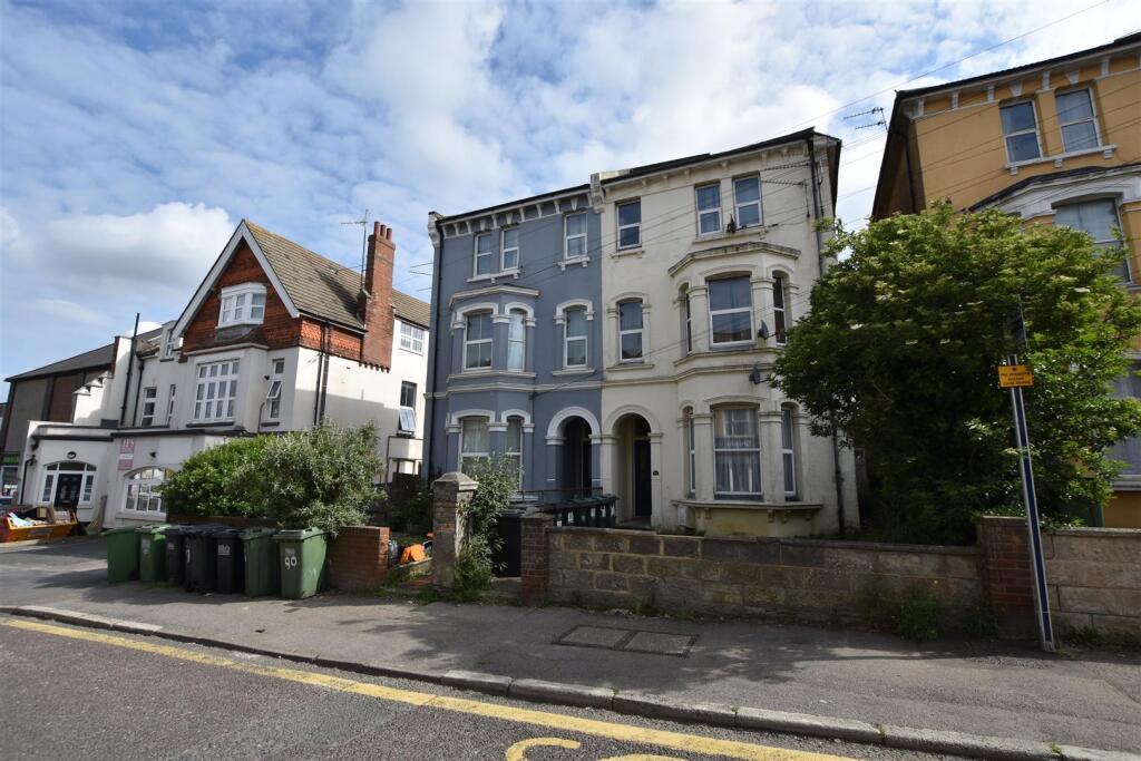 2 bed Apartment for rent in Lunsford's Cross. From John Bray - Hastings 2 bed Apartment for rent in Lunsford's Cross. From John Bray - Hastings