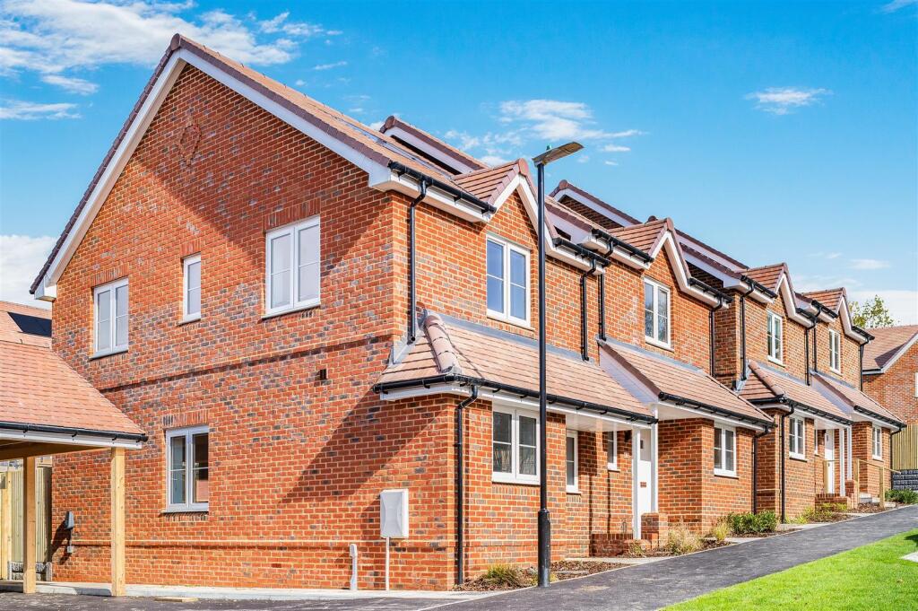 2 bed Detached for rent in Westfield. From John Bray - Hastings
