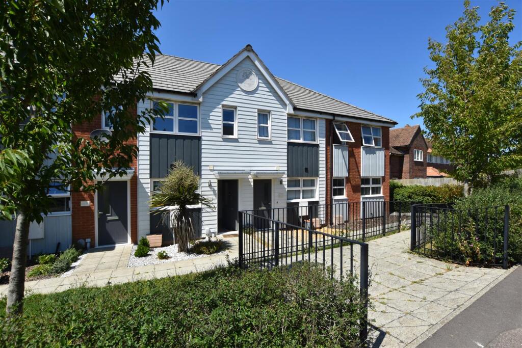 2 bed Mid Terraced House for rent in Bachelor's Bump. From John Bray - Hastings