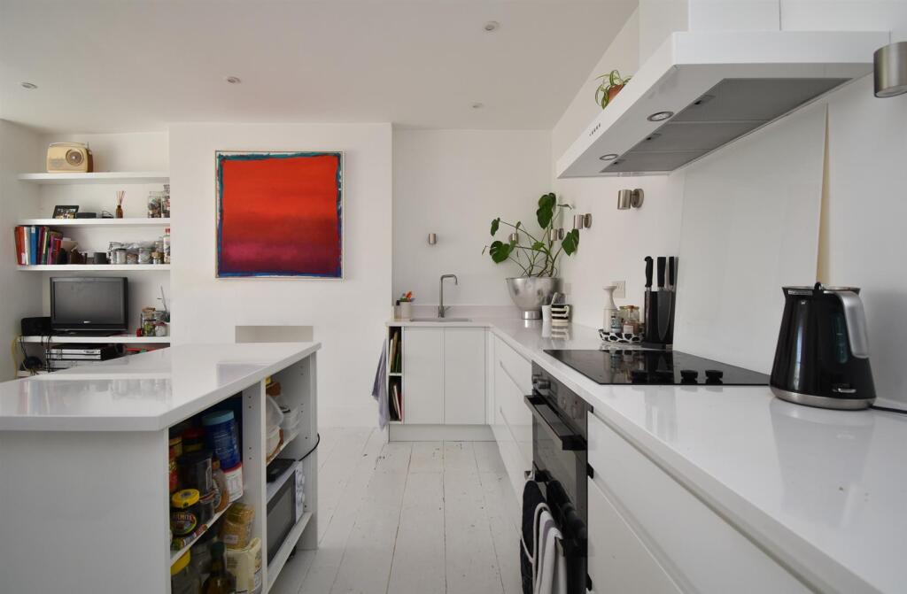 2 bed 1st Floor Flat for rent in Hastings. From John Bray - Hastings