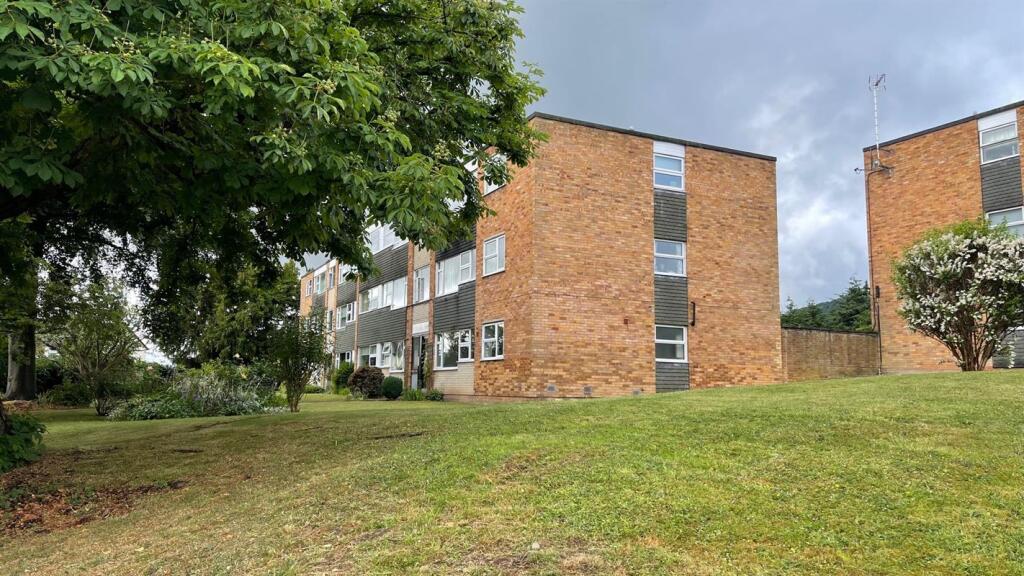 2 bed 1st Floor Flat for rent in Great Malvern. From John Goodwin FRICS - Malvern