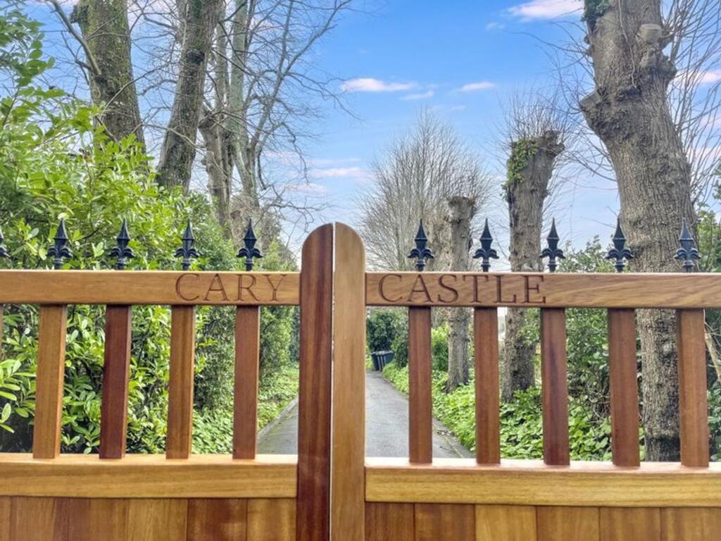 2 bed 1st Floor Flat for rent in Torquay. From John Lake Estate Agents - Torquay