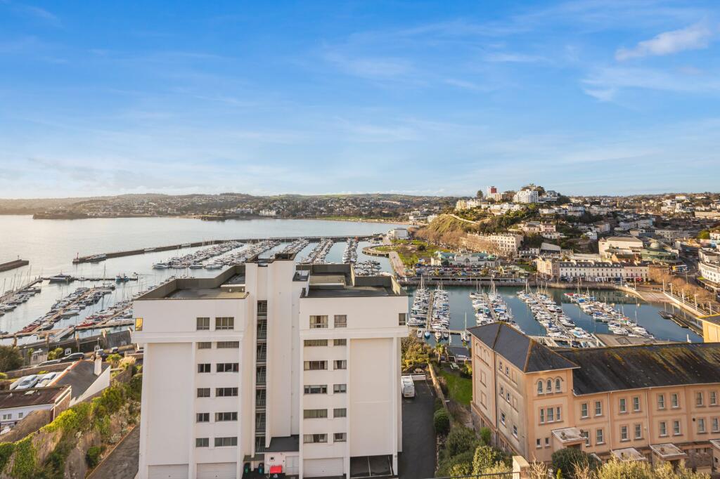 2 bed Apartment for rent in Torquay. From John Lake Estate Agents - Torquay