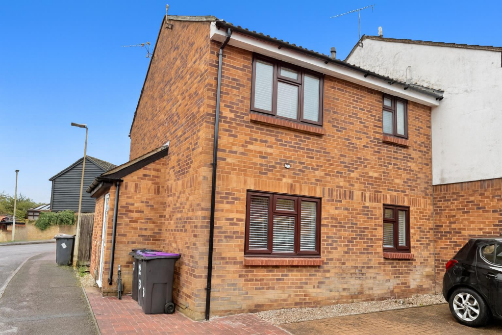 1 bed End of Terrace for rent in Ware. From Jonathan Hunt Estate Agency - Ware