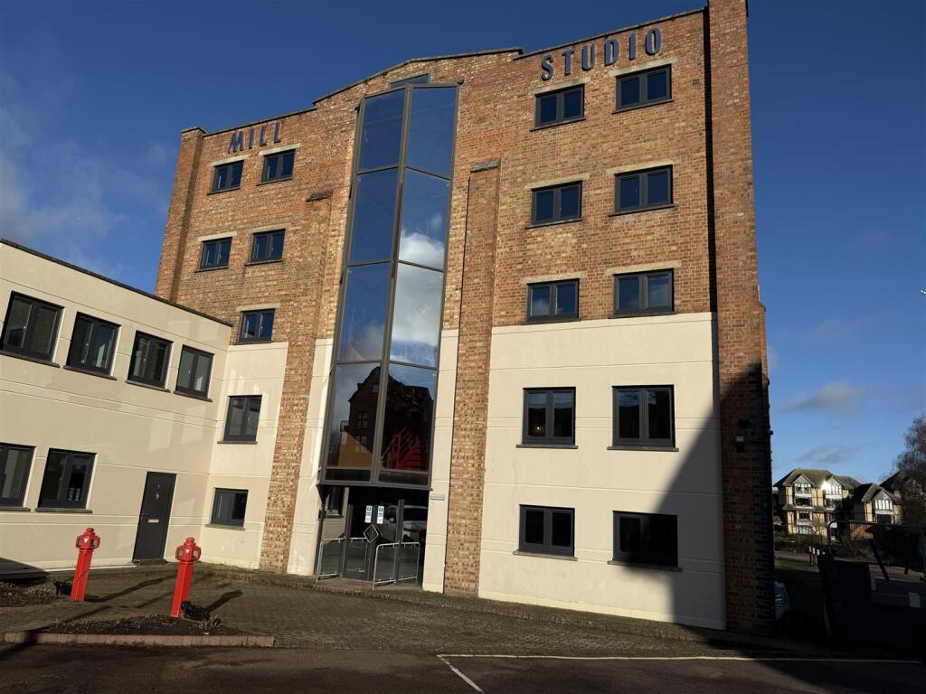 2 bed Apartment for rent in Ware. From Jonathan Hunt Estate Agency - Ware