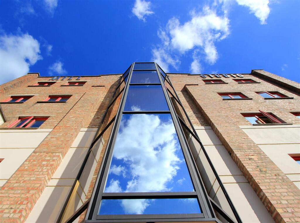 1 bed Apartment for rent in Ware. From Jonathan Hunt Estate Agency - Ware