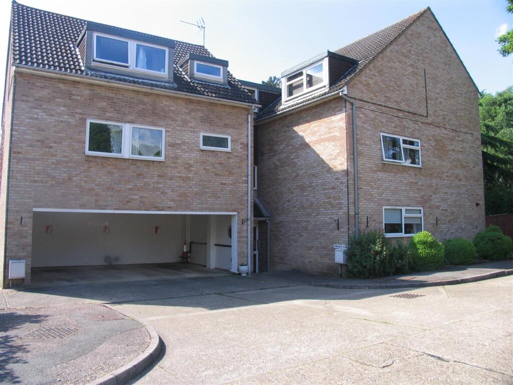 2 bed Apartment for rent in Ware. From Jonathan Hunt Estate Agency - Ware