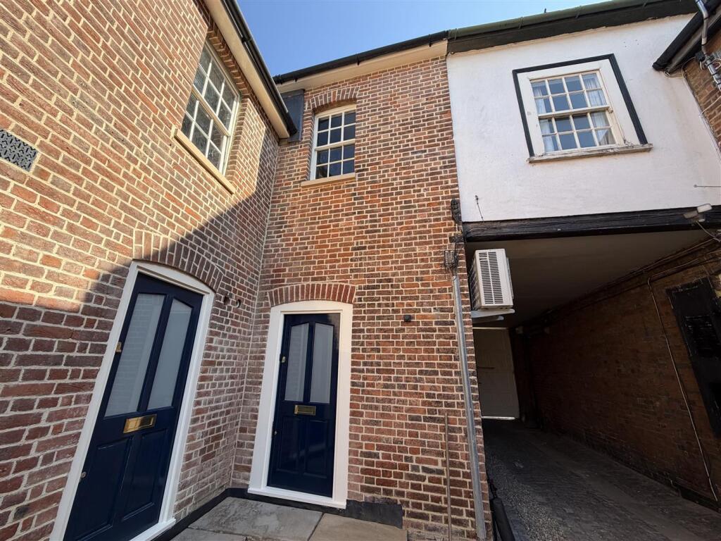 2 bed Apartment for rent in Ware. From Jonathan Hunt Estate Agency - Ware
