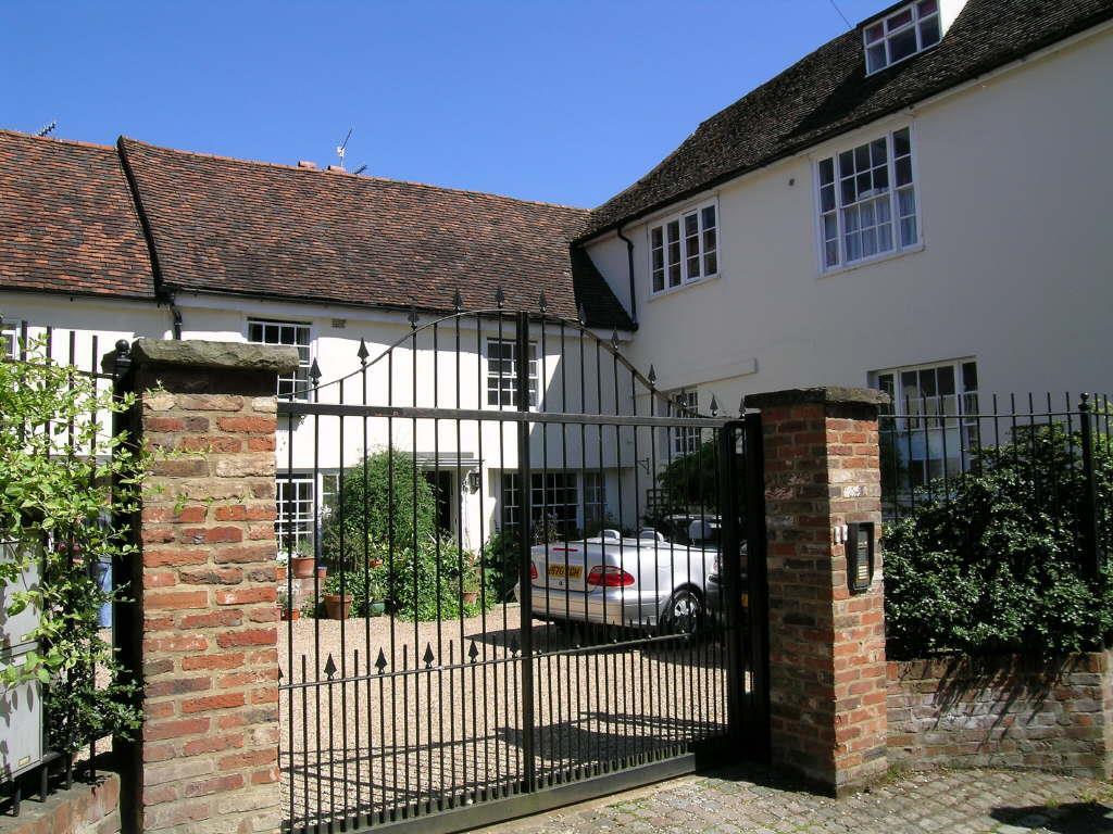 2 bed Mid Terraced House for rent in Ware. From Jonathan Hunt Estate Agency - Ware 2 bed Mid Terraced House for rent in Ware. From Jonathan Hunt Estate Agency - Ware