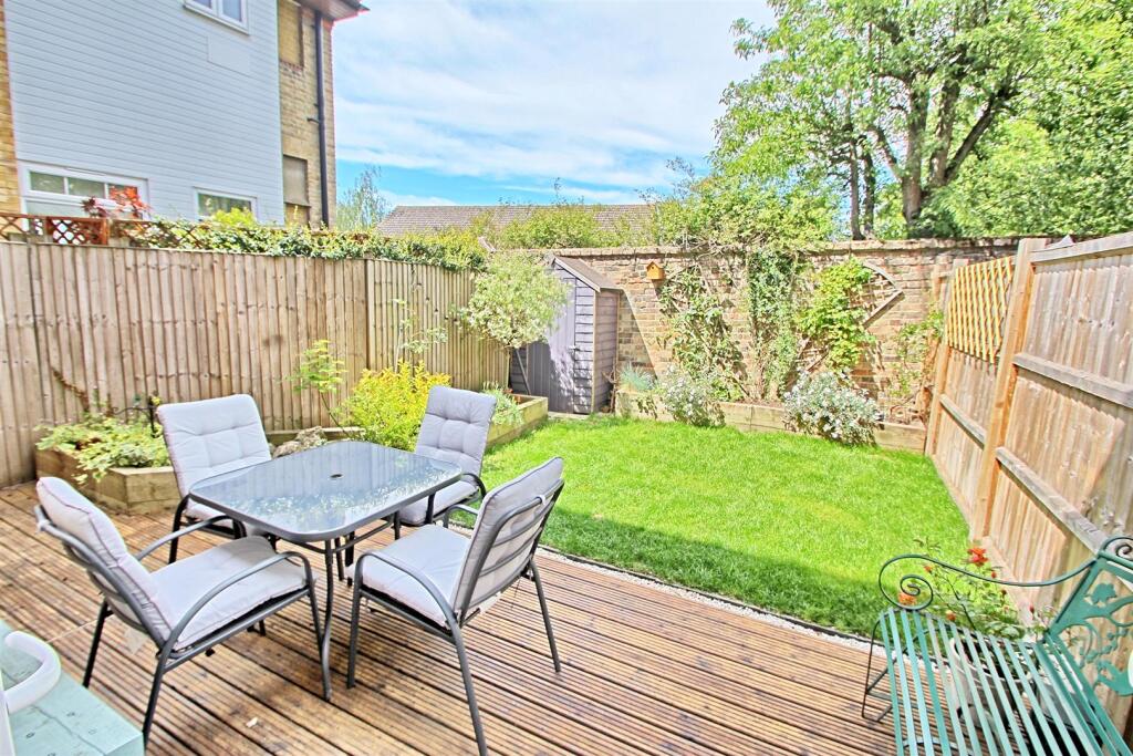 2 bed Apartment for rent in Ware. From Jonathan Hunt Estate Agency - Ware 2 bed Apartment for rent in Ware. From Jonathan Hunt Estate Agency - Ware