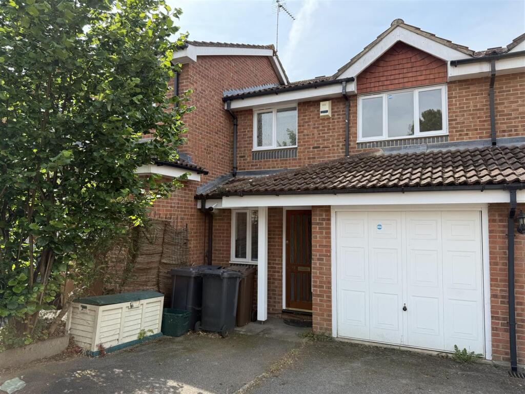 3 bed Mid Terraced House for rent in Ware. From Jonathan Hunt Estate Agency - Ware