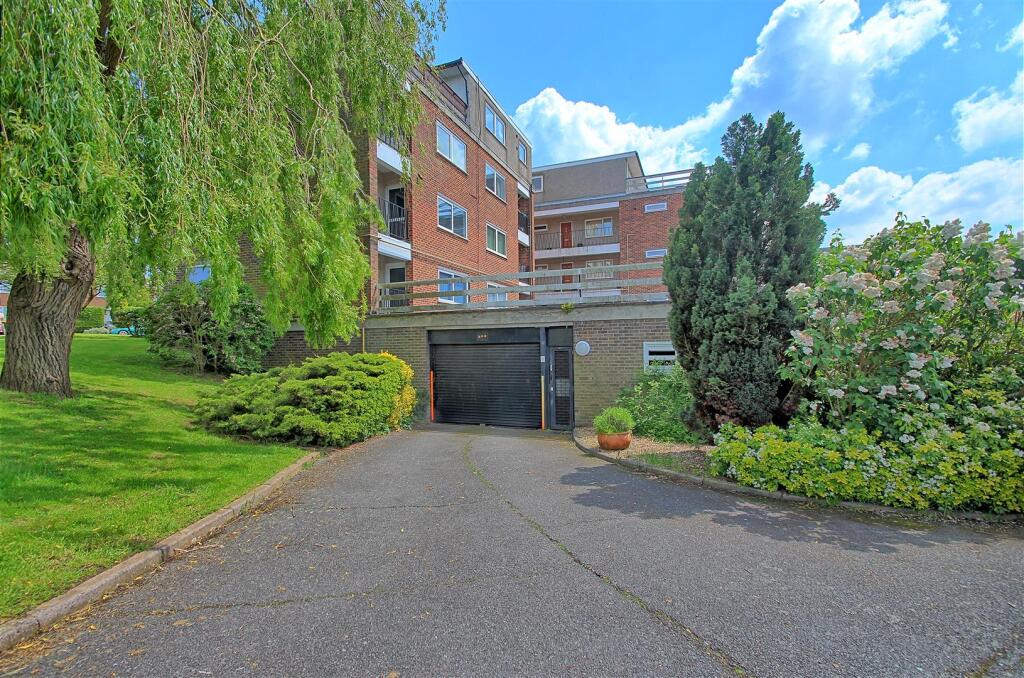 1 bed Apartment for rent in Ware. From Jonathan Hunt Estate Agency - Ware