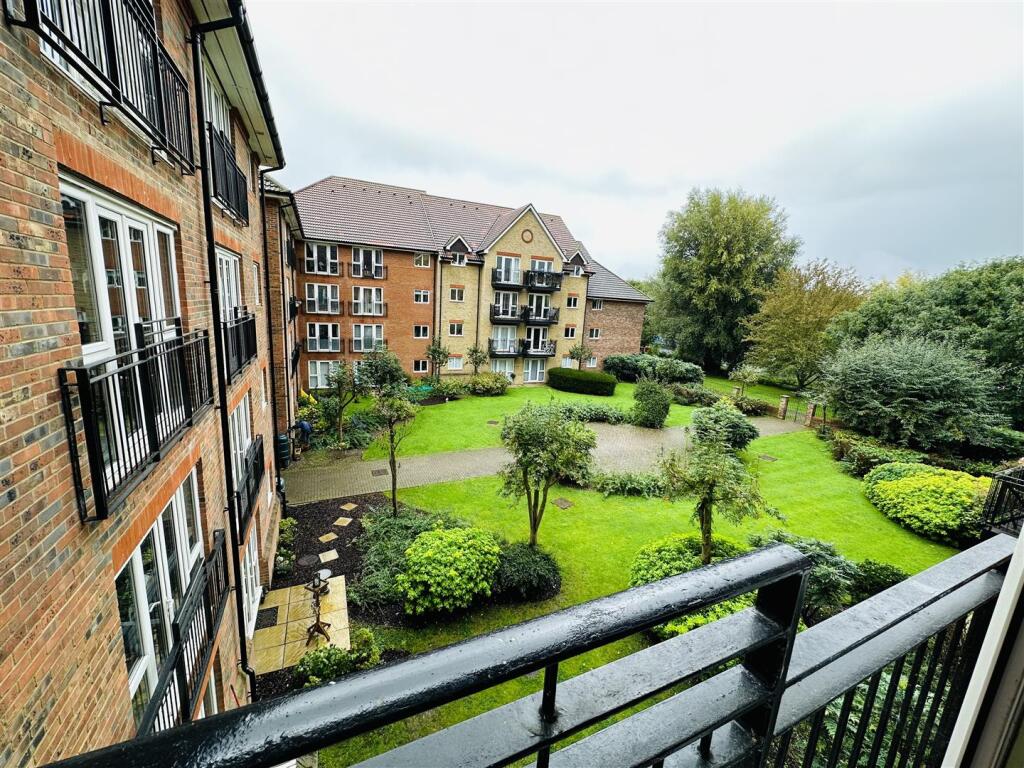 2 bed Apartment for rent in Ware. From Jonathan Hunt Estate Agency - Ware 2 bed Apartment for rent in Ware. From Jonathan Hunt Estate Agency - Ware