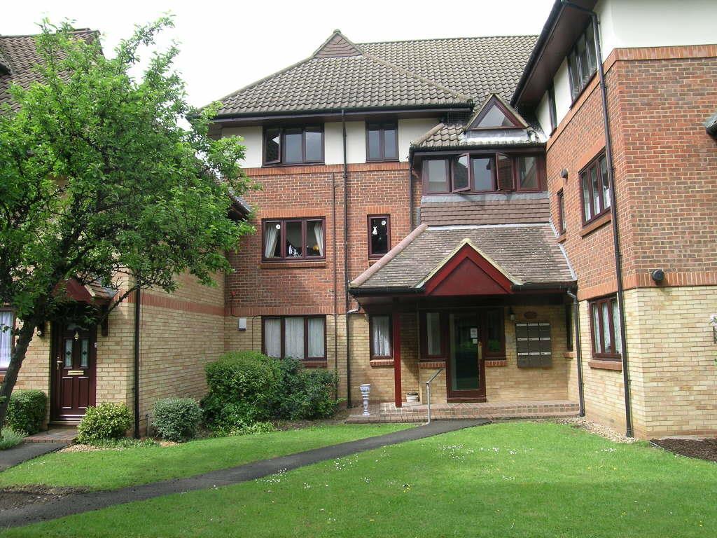 2 bed Apartment for rent in Ware. From Jonathan Hunt Estate Agency - Ware