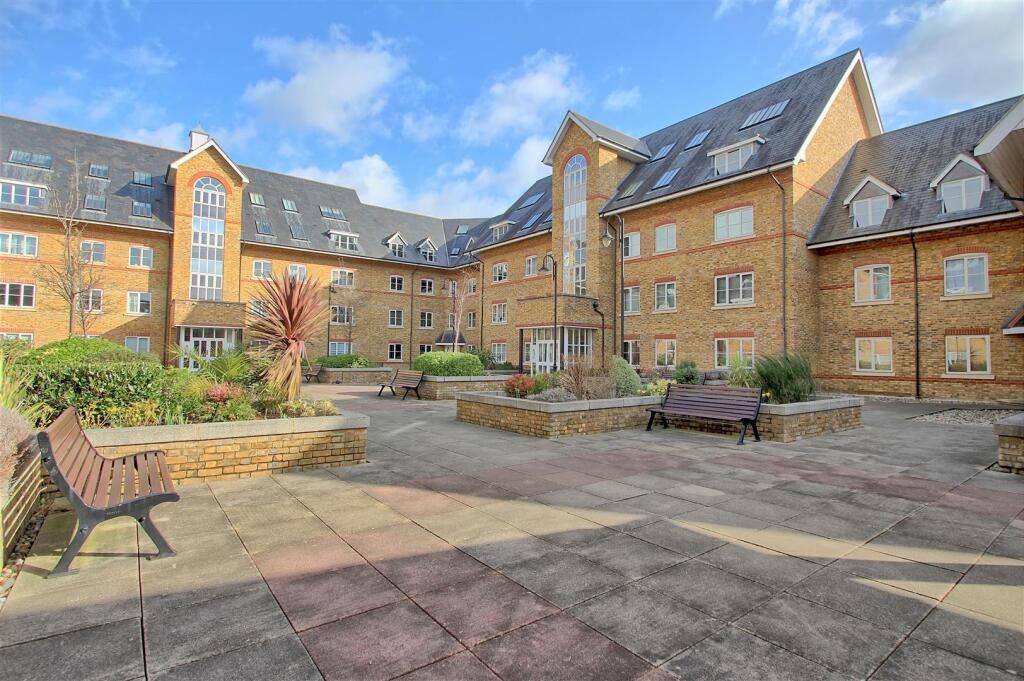 2 bed Apartment for rent in Ware. From Jonathan Hunt Estate Agency - Ware 2 bed Apartment for rent in Ware. From Jonathan Hunt Estate Agency - Ware