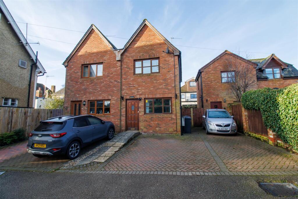 2 bed Mid Terraced House for rent in Buntingford. From Jonathan Hunt Estate Agency - Ware