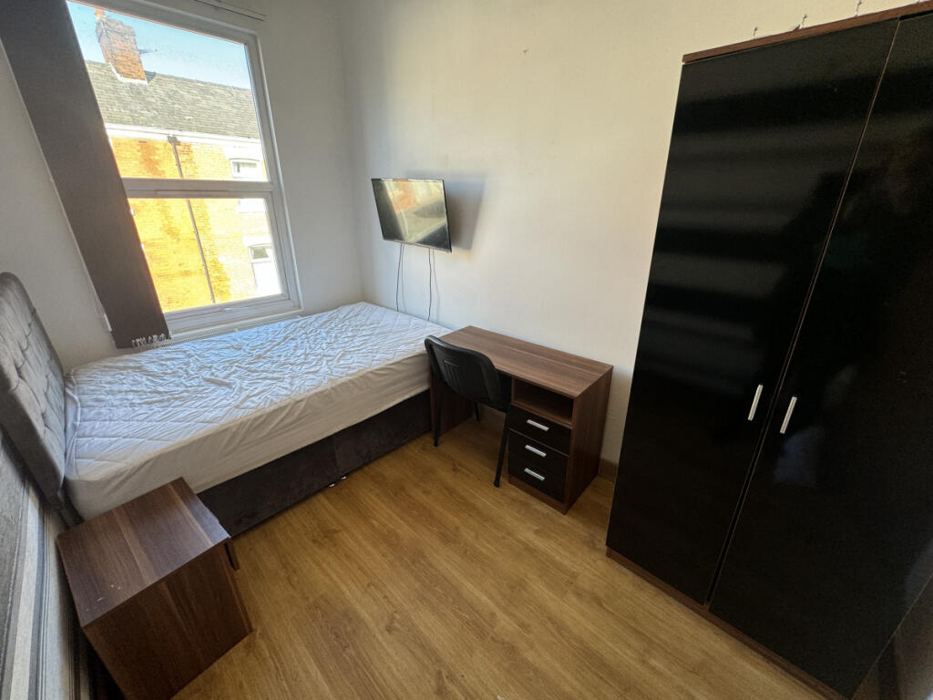 3 bed Mid Terraced House for rent in Preston. From Jones Cameron Estate Agents - Preston