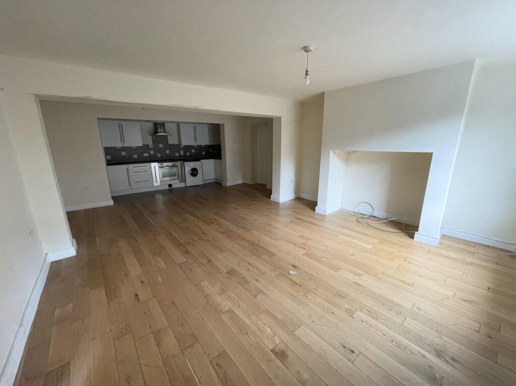 2 bed 1st Floor Flat for rent in Lower Penwortham. From Jones Cameron Estate Agents - Preston