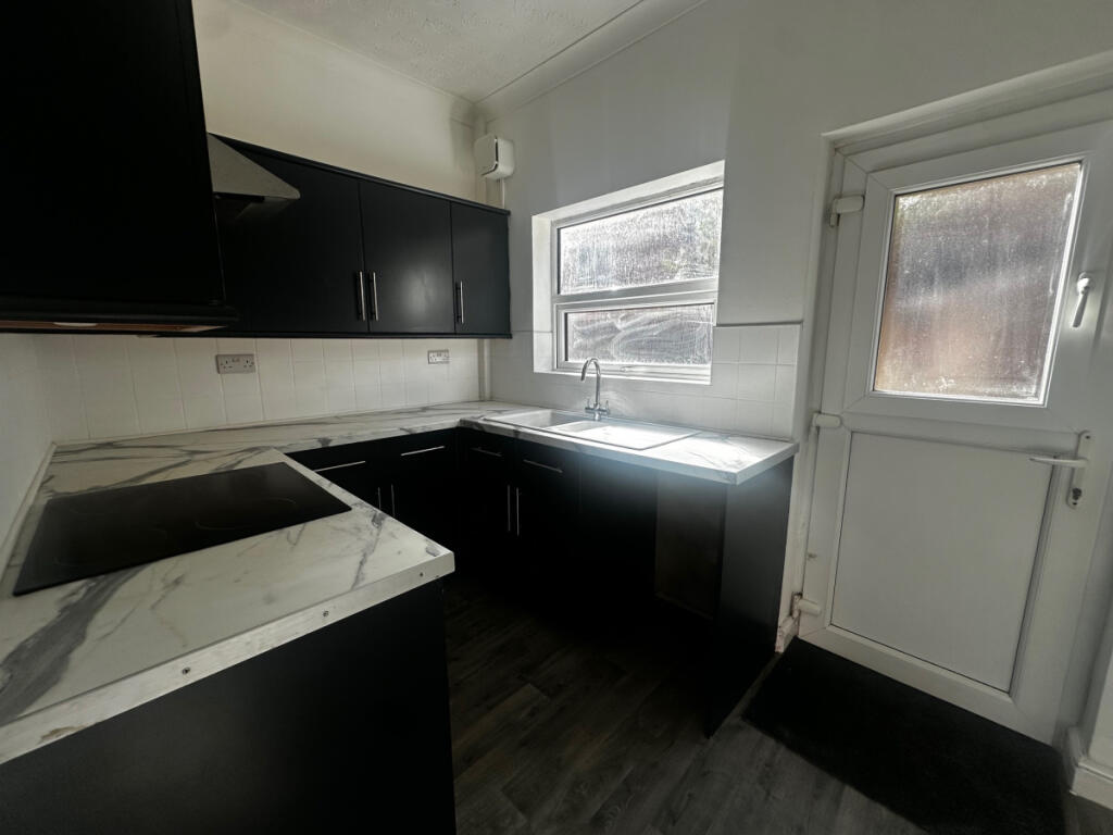 3 bed Mid Terraced House for rent in Preston. From Jones Cameron Estate Agents - Preston