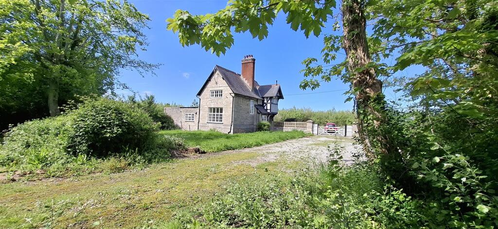 2 bed Detached for rent in St George. From Jones Peckover - Denbigh 2 bed Detached for rent in St George. From Jones Peckover - Denbigh