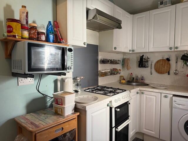 2 bed Mid Terraced House for rent in Burnley. From JonSimon Estate Agents - Burnley