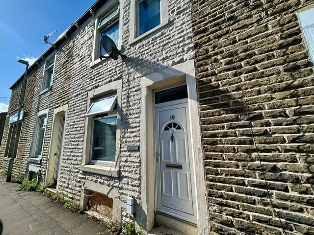 3 bed Mid Terraced House for rent in Burnley. From JonSimon Estate Agents - Burnley