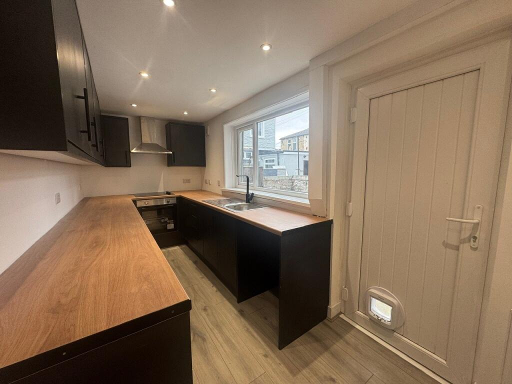 3 bed Mid Terraced House for rent in Burnley. From JonSimon Estate Agents - Burnley