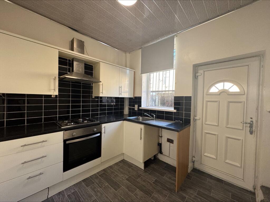 2 bed Mid Terraced House for rent in Burnley. From JonSimon Estate Agents - Burnley