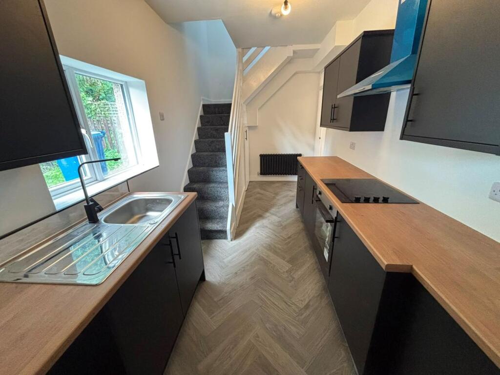 2 bed End of Terrace for rent in Bacup. From JonSimon Estate Agents - Burnley