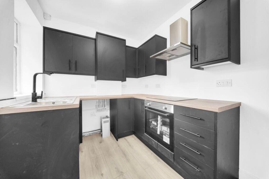 4 bed Mid Terraced House for rent in Bacup. From JonSimon Estate Agents - Burnley 4 bed Mid Terraced House for rent in Bacup. From JonSimon Estate Agents - Burnley