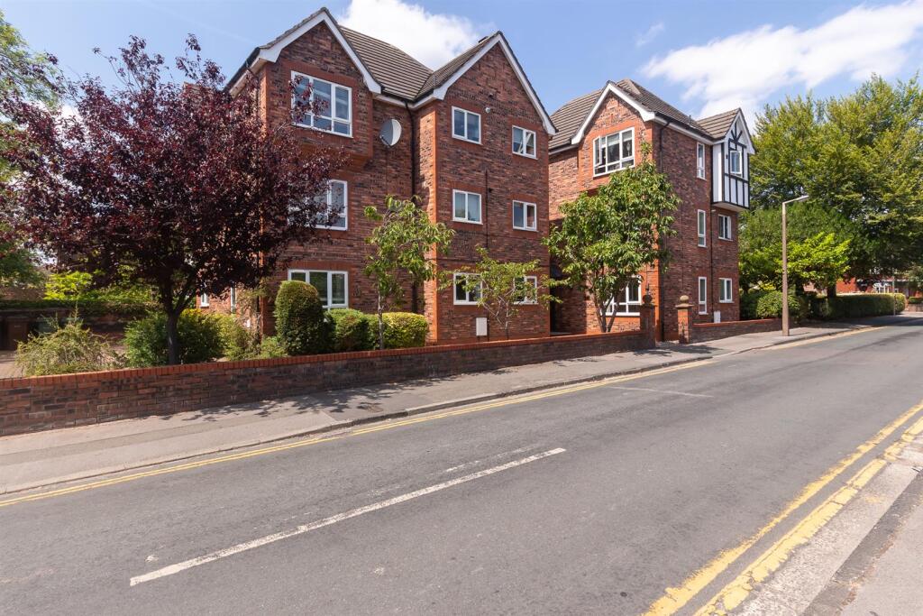 2 bed Apartment for rent in Cheadle. From Joules Estate Agency - Heaton Mersey