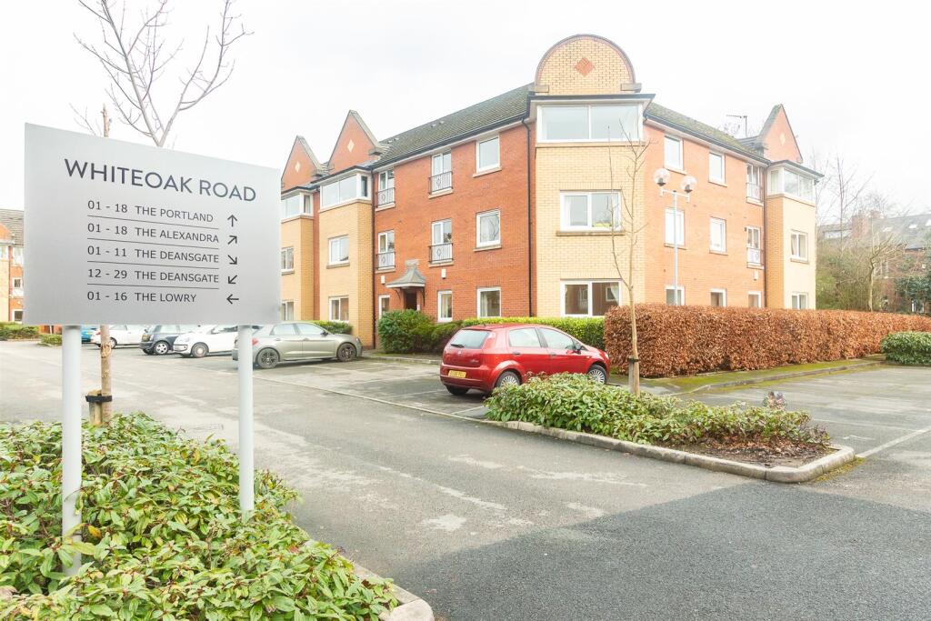 2 bed Apartment for rent in Manchester. From Joules Estate Agency - Heaton Mersey