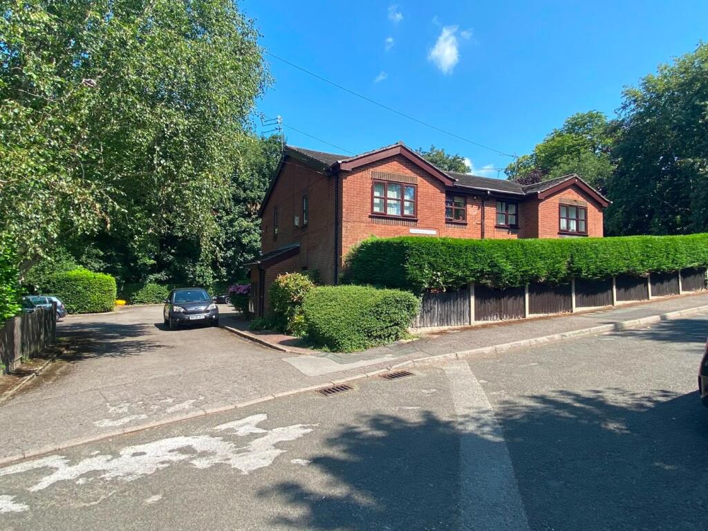 2 bed 1st Floor Flat for rent in Cheadle. From Joules Estate Agency - Heaton Mersey