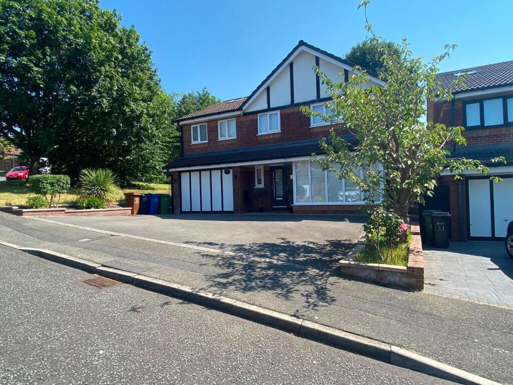 5 bed Detached for rent in Stockport. From Joules Estate Agency - Heaton Mersey