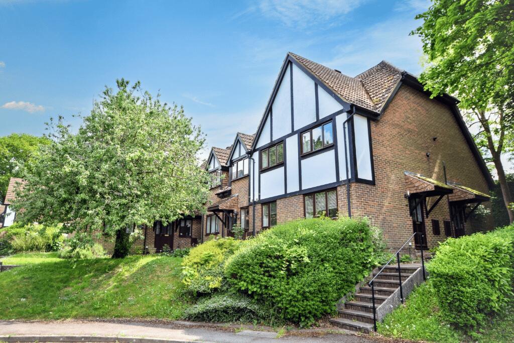 2 bed Mid Terraced House for rent in Boundstone. From Keats Fearn - Farnham