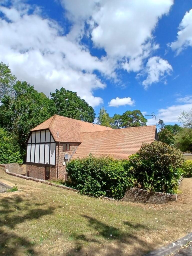 2 bed Mid Terraced House for rent in Boundstone. From Keats Fearn - Farnham 2 bed Mid Terraced House for rent in Boundstone. From Keats Fearn - Farnham
