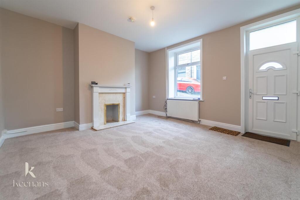 2 bed Mid Terraced House for rent in Bacup. From Keenans Estate Agents - Burnley