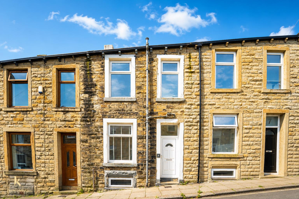 2 bed Mid Terraced House for rent in Simonstone. From Keenans Estate Agents - Burnley