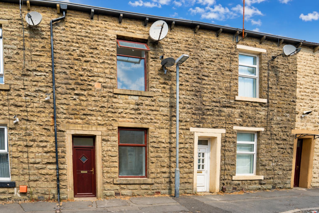 3 bed Mid Terraced House for rent in Haslingden. From Keenans Estate Agents - Burnley