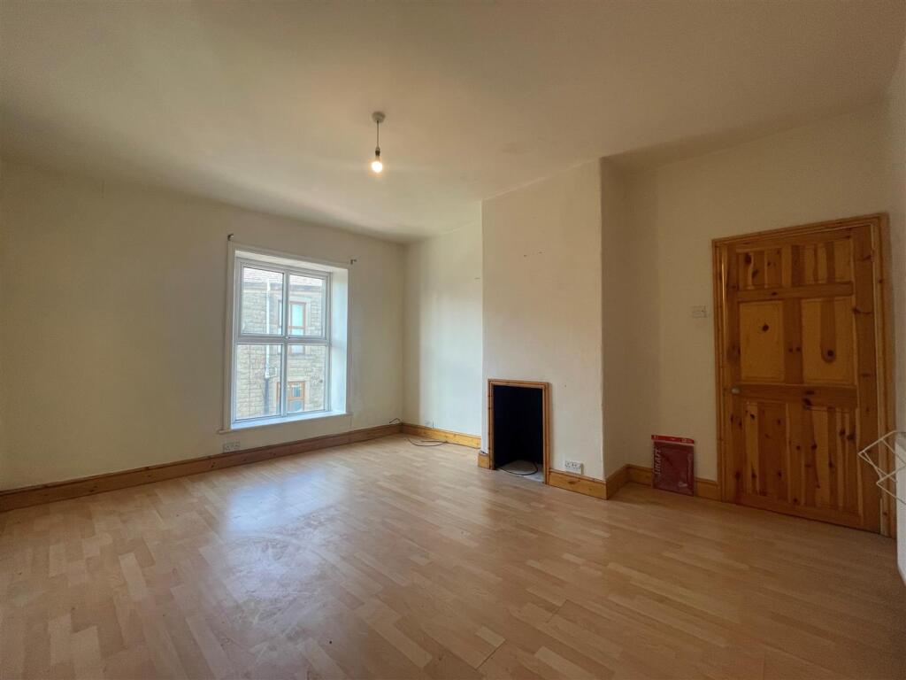 2 bed End of Terrace for rent in Haslingden. From Keenans Estate Agents - Swinton